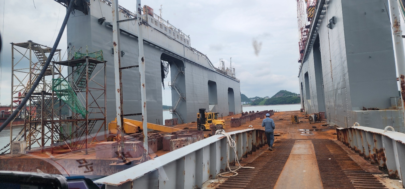10,000T Floating Dry Dock photo 6